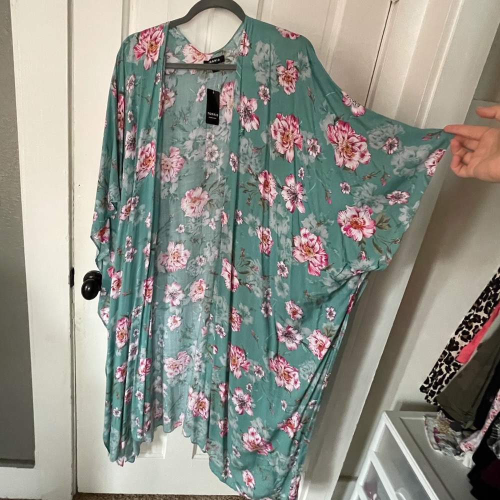 NWT Torrid Sage Green Floral Gauze Kimono